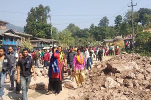 प्रहरीले माफी माग्ने सहमति पछि राजमार्ग खुल्यो