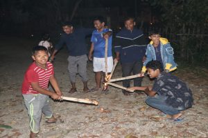 थारु समुदायमा लक्ष्मी पुजाका दिन खेलिने हुके हुक्का खेल लोप हुँदै