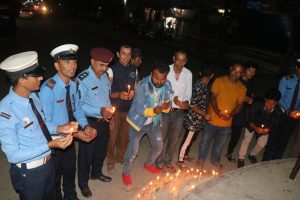 गाईघाटमा सडक दुर्घटना पीडितहरुको स्मरण गर्दै दिप प्रज्वलन