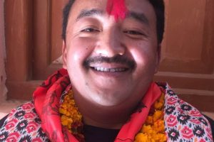 नेकपा बैठकमा अध्यक्षद्वय ओली र दाहालको तस्बिर हटाउन माग