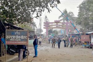 भारतीयले दशगजा मिचेर बनाउन लागेको स्वागतद्वार स्थगित