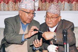 नेकपा विवाद : आगामी नेतृत्वका लागि माधव नेपाललाई ओलीको आग्रह