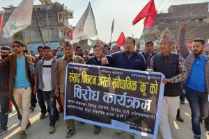चैत भित्रमा ओलीलाई जनताले बालुवाटारबाट घिसारेर सडकमा ल्याउने