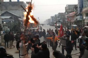 प्रतिनिधिसभा विघटनविरुद्ध उदयपुरमा प्रधानमन्त्री र राष्ट्रपतिको पुत्ला दहन