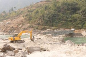 बेलिब्रिज हटाउन शुरु गरिएसँगै उदयपुर–खोटाङको सिधा यातायात अवरुद्ध