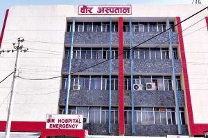 वीर अस्पतालको लिफ्ट चुँडियो : सप्तरीका दुई मजदुरको मृत्यु, एक घाइते