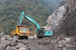 कसमस सिमेन्टद्वारा अवैध चुन ढुंगा उत्खन्न