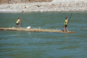 बाँसमै हेलेर कमाउँछ गाँस