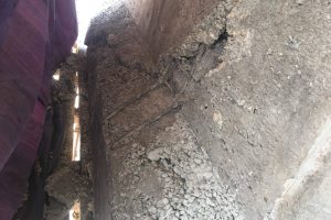 गुणस्तरहिन सामग्रीको प्रयोगले बनी नसक्दै भत्किन थाल्यो पुल