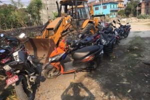 उदयपुरमा होलीमा ट्राफिक नियम उल्लङ्घन गर्ने २६ मोटर साइकल कारवाहीमा