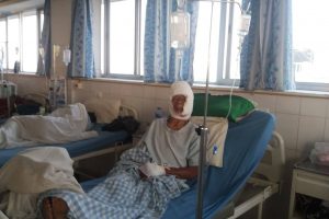 भालुको आक्रमणबाट घाइते वृद्धको आर्थिक अभावले उपचारमा समस्या