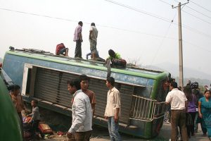उदयपुरबाट जनकपुरका लागि हिँडेको तिर्थालु बस दुर्घटना हुँदा २ जनाको मृत्यु, १३ घाइते