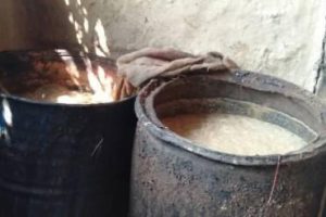 प्रहरीद्धरा अबैध घरेलु मदिरा तथा कच्चा पदार्थ नष्ट