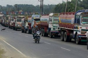 भारतद्धारा नाकामा नेपाली तेलका ट्याङ्करहरु रोक्यो