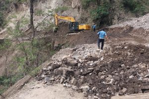 सिद्धिचरण राजमार्गमा अलपत्र सवारी साधन गन्तव्य तिर