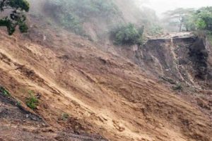 उदयपुरमा डेढ दर्जन बढी घर पहिरोले बगायो, एक गम्भिर घाइते