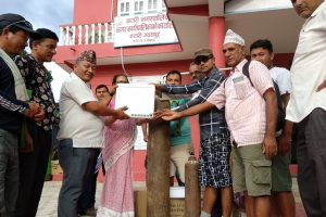 कटारी नगरपालिकाद्वारा सर्प दंश उपचार केन्द्रलाई उपकरण सहयोग