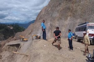 अवरुद्ध सिद्धिचरण राजमार्ग खुल्यो