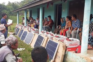 सामुदायिक वनद्वारा उपभोक्तालाई सोलर बितरण