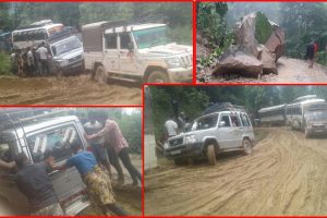 उदयपुरमा वर्षातले पहाडी सडक अवरुद्ध हुँदा खाद्यन्न ढुवानीमा समस्या (फोटो फिचरसहित)