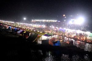 उदाउँदो सूर्यको पर्खाइमा त्रियुगा नदी