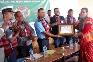कालिका अटो लिंकद्वारा चार चालक सम्मानित