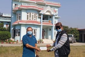 मनकारी समाजसेवी महेश रेग्मी : त्रियुगा नगरपालिकाको कोरोना विपद राहत कोषमा ५ लाख बढी सहयोग