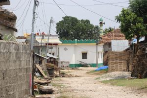 माक्स बनाउनेको श्रीमति पनि कोरोना संक्रमित,  संक्रमणको डरले मुस्लिम समुदायको पैसा चल्न छोड्यो