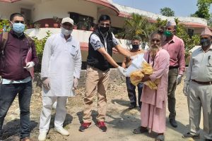 वडा कार्यालय बोक्सेद्धारा ६ सय ९५ घरधुरीलाई राहत बितरण