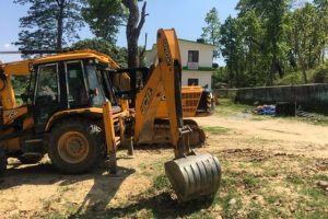 सौर्य सिमेन्टले अवैध रुपमा वनक्षेत्र मासेर सडक निर्माण, एक्स्काभेटर नियन्त्रणमा