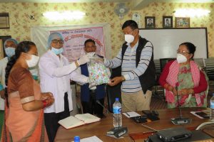 संक्रमित क्षेत्रमा कोरोना रोकथामको लागि होमियोप्याथिक औषधि वितरण