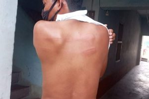 सिराहामा सेनाकाे टाेलीले पत्रकारमाथि कुटपिट