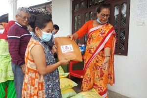 कटारी नगरपालिकाद्वारा गर्भवती र सुत्केरी गरी ५ सयलाई पोषण सामग्री वितरण