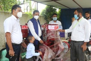 घरेलु कार्यालयद्वारा ६३ उद्यमीलाई प्रविधि औजार हस्तान्तरण (तस्विरसहित)