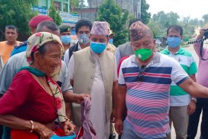 कटारीबाट सडकमा आश्रित १० जना व्यक्तिको उद्धार (तस्विरसहित)