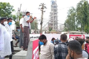 वन क्षेत्रको जग्गा अतिक्रमण गरेको भन्दै मारुती सिमेन्ट उद्योग विरुद्ध प्रदर्शन