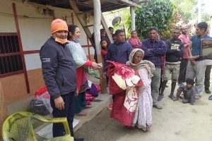 युवा उद्यमी गिरीको वैवाहिक वर्षगाँठको उपलक्ष्यमा २० मुसहर परिवारलाई ब्लाङ्केट वितरण