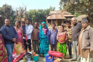 उद्यमी गिरीद्वारा दुई अग्नी पीडितलाई खाद्यन्न र भाडाकुडा वितरण