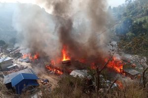 ताप्लेजुङ दोभान बजारमा आगलागी : ३५ घर जलेर नष्ट