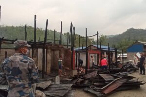 उदयपुरमा विधुत सर्ट भई आगलागी हुँदा ५ घर पूर्णरुपमा जलेर नष्ट