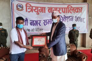 त्रियुगा नगर स्वास्थ्य सहसंयोजक उत्कृष्ठ कर्मचारी घोषित