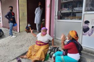 बैकमार्फत सासु भत्ता लिन आउँदा वृद्धवृद्धामा कोरोनाको जोखिम बढ्यो