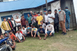 स्थानीय युवाहरुको समूहले वडा कार्यालयमा ताला बन्दी