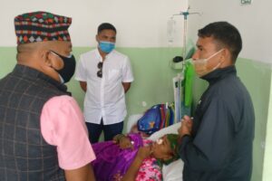 क्यान्सर पीडित महिलालाई कटारी नगरपालिकाको १ लाख सहयोग