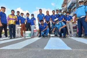 गाईघाटमा ट्राफिक प्रहरी र विद्यार्थीले जेब्राक्रस चिन्ह बनाए