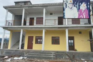 समाजसेवी दिव्यराजले बनाईदिए आमा बुबाको स्मृतिमा गुरुकुलमलाई ३० लाखको भवन