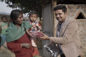 युवा नेता दाहालद्वारा मुसहर बालबालिकालाई सुइटर बितरण