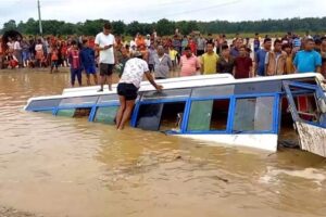 गाईघाट–फत्तेपुर सडक बनेको ५५ वर्षमा पनि बनेन पुल, बग्नबाट बालबाल बचे यात्रु