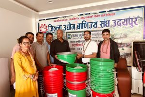 डिप्रोक्स लद्युवीत्त वित्तीय संस्थाद्वारा डस्टविन वितरण