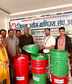 डिप्रोक्स लद्युवीत्त वित्तीय संस्थाद्वारा डस्टविन वितरण